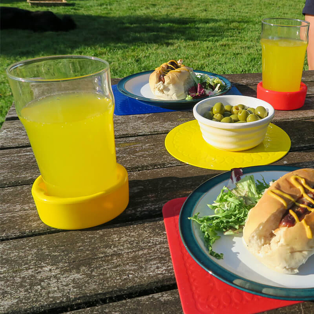 t-ch-1-3-red-yellow-cup-holders-garden-party