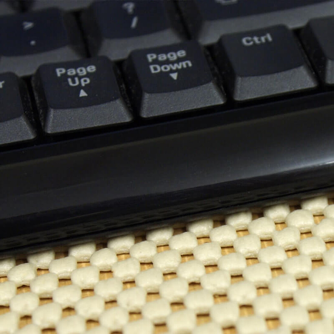 t-net-beige-non-slip-fabric-under-keyboard-3