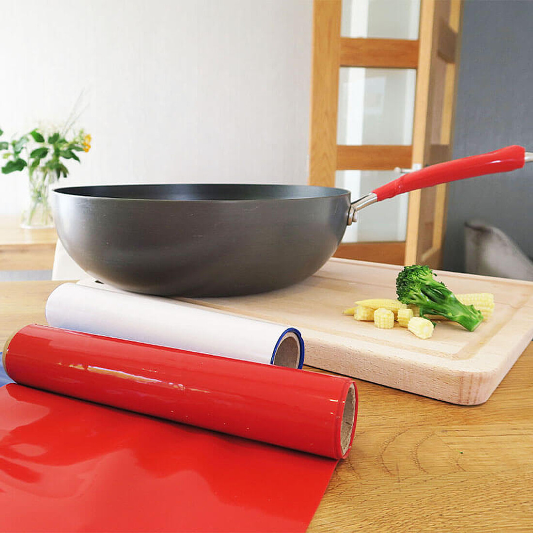 t-r-2-3-grip-roll-on-cookware-in-kitchen-with-food-1-web