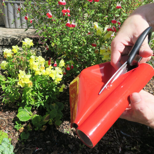 T-R-1+-Red-Grip-Roll-Cut-In-Garden-1